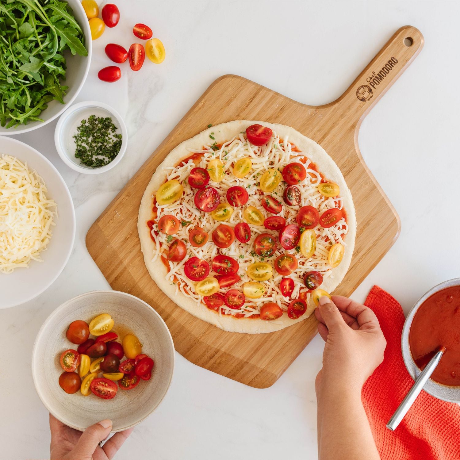 Pelle à pizza extensible en aluminium perforé chef Pomodoro, 12 x