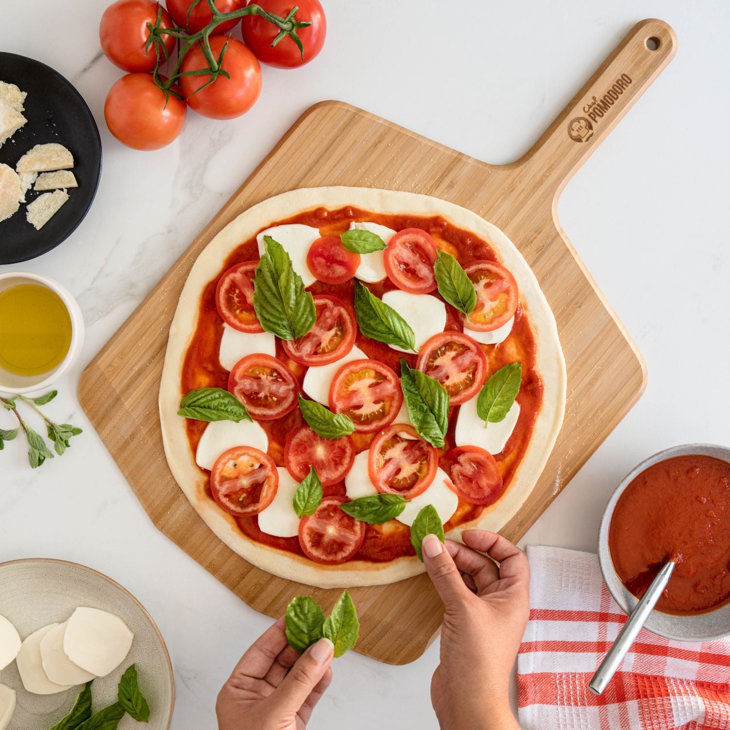 Pelle à pizza extensible en aluminium perforé chef Pomodoro, 12 x